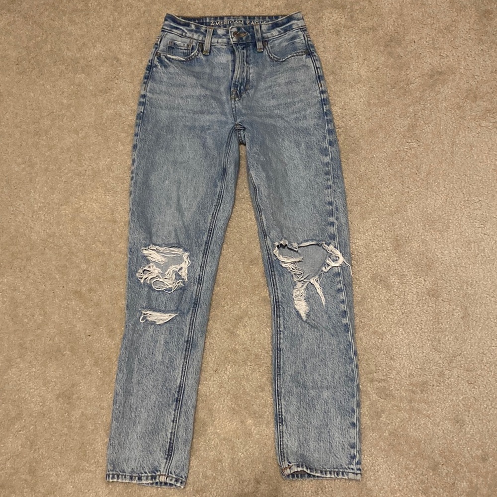 Medium wash American eagle straight leg jeans